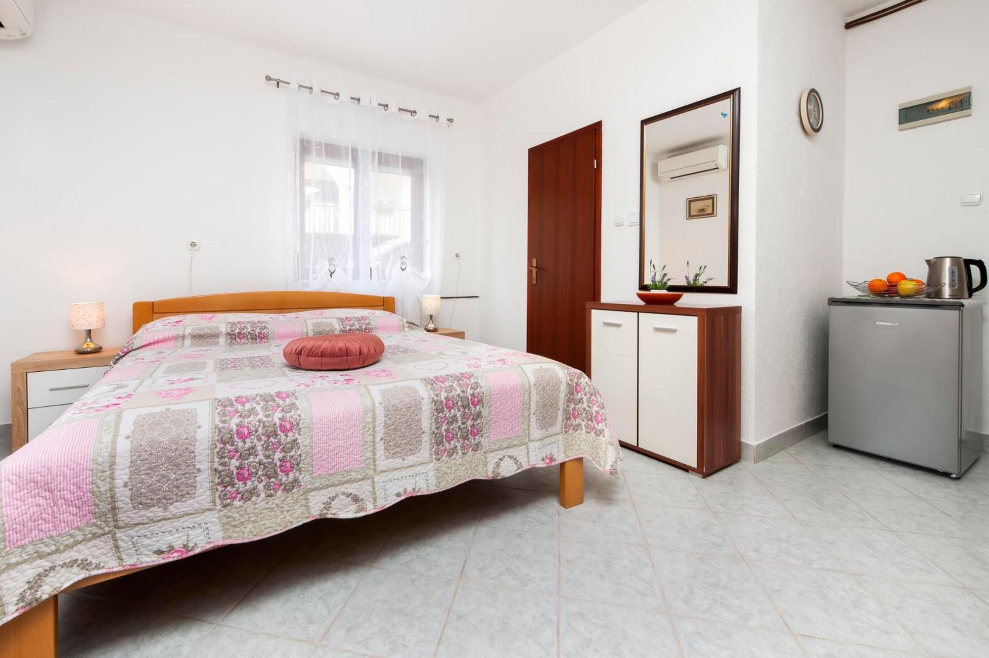 Apartments And Room Silvana Rovinj Eksteriør bilde
