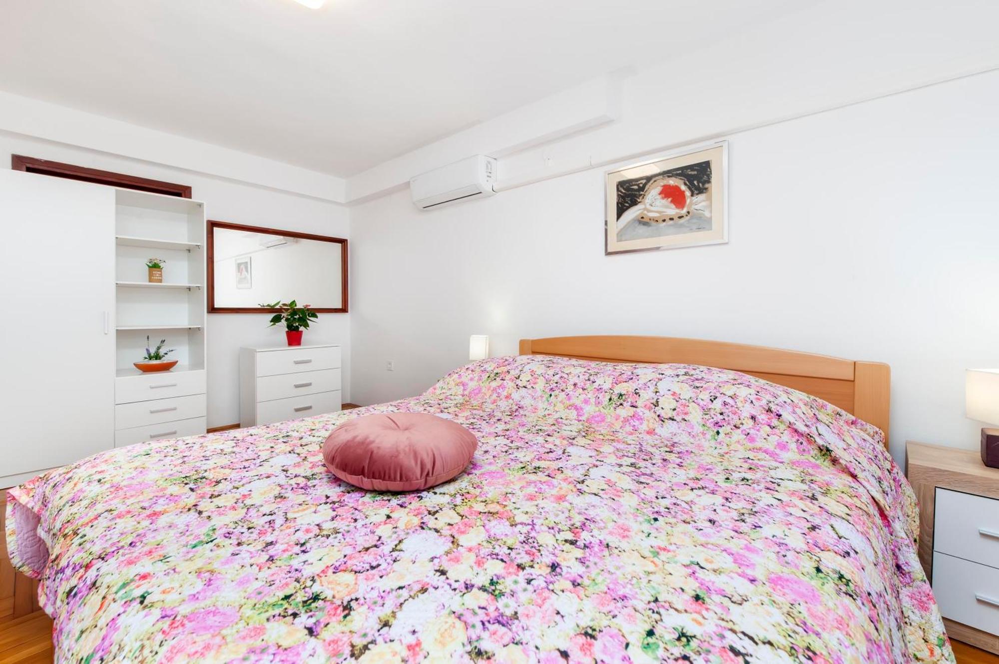 Apartments And Room Silvana Rovinj Eksteriør bilde